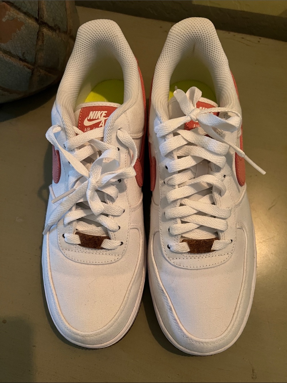 Nike Women White Sneakers with Coral Swoosh Size 9 Catechu